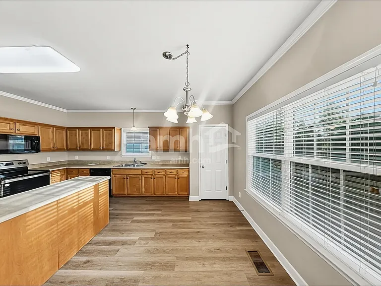 1167 Cynthia Ln — Photo 5