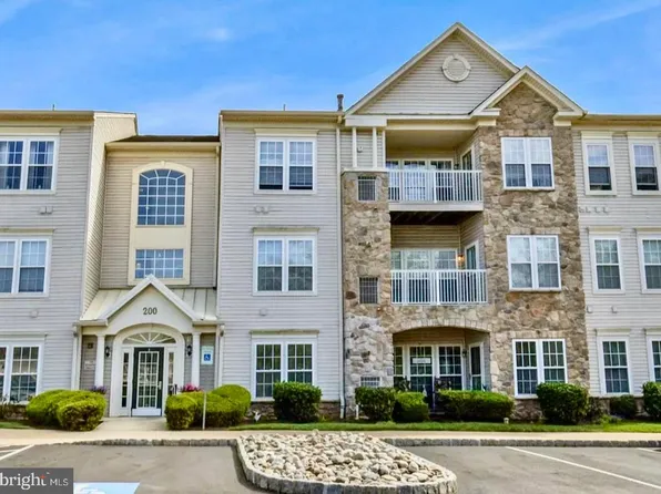 200 Claret Ct APT 204, Warrington, PA 18976