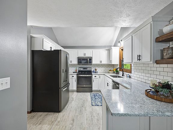 3rd image of 503 Lake Shore Dr