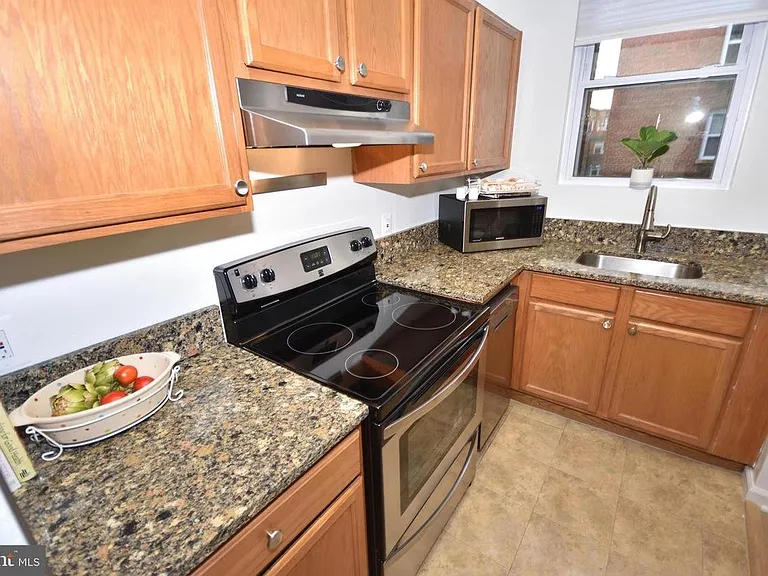 1458 Columbia Rd NW — Photo 14
