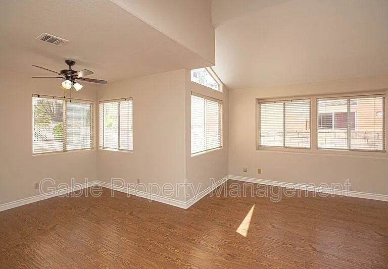 25804 Dickens Ct — Photo 4