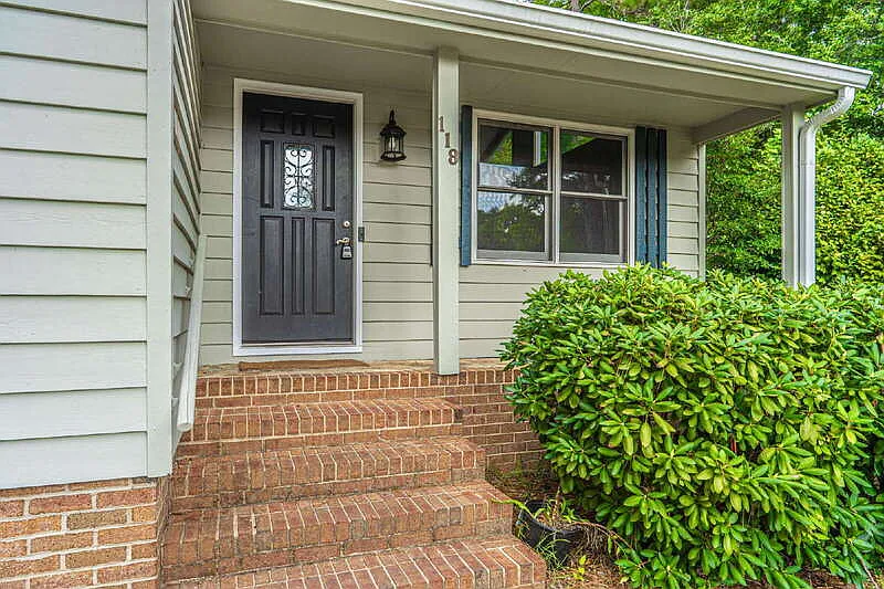 3 bed, 2.5 bath, 2500 sqft, $2,400 — Photo 3