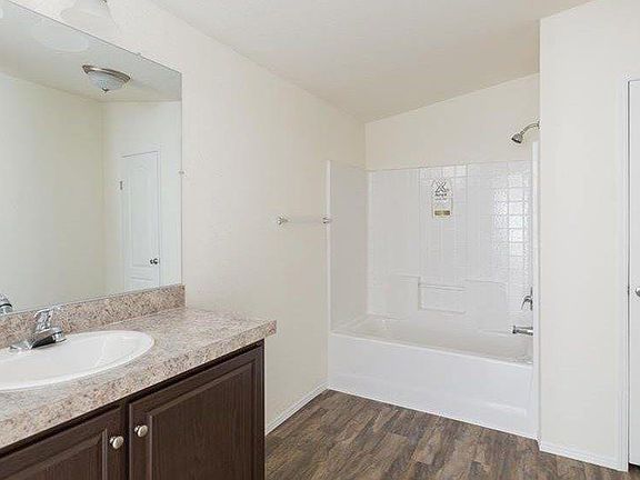 5th image of 27755 Jefferson Ave