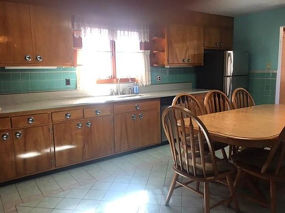 Eat-in-kitchen
