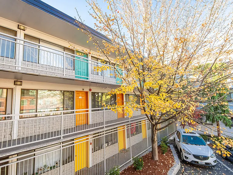 Monticello Apartments — Photo 4