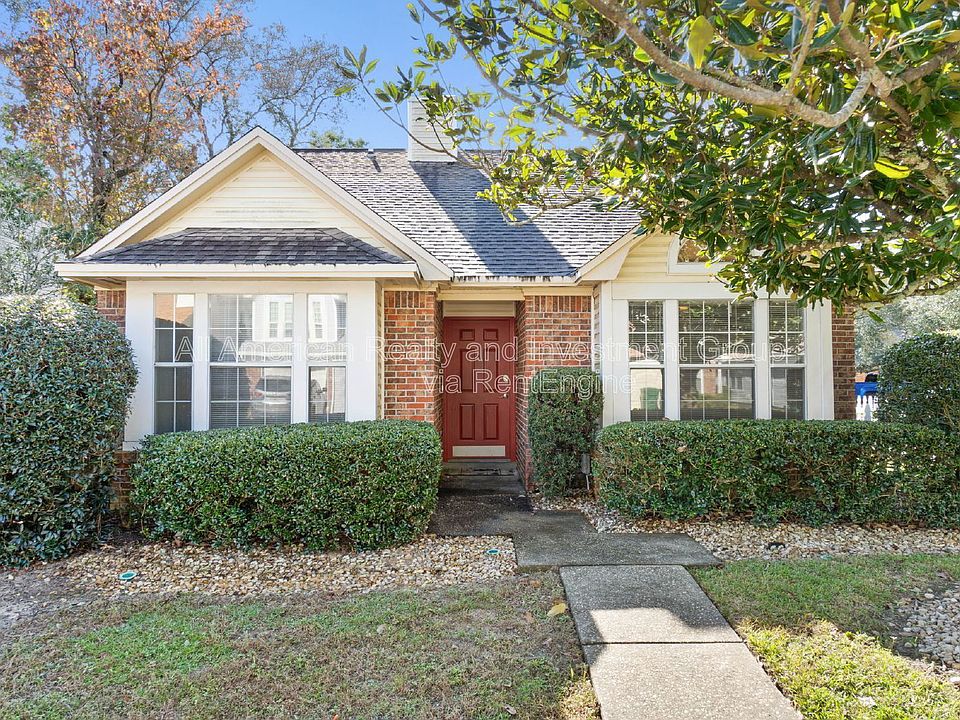 1st image of 110 Parkwood Dr