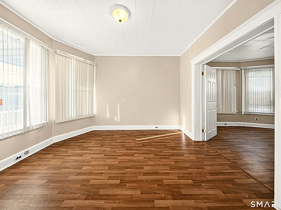 5th image of 166 Dewey St