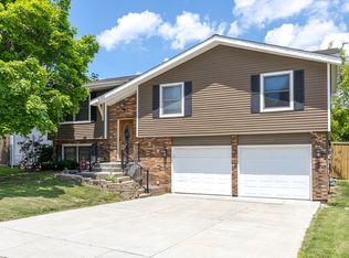 318 Hillcrest Ave, Hampshire, IL