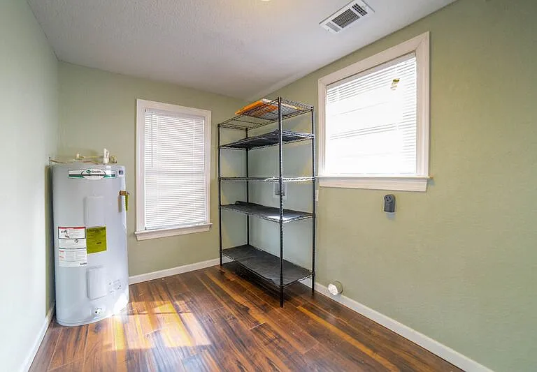 518 Railroad St — Photo 31