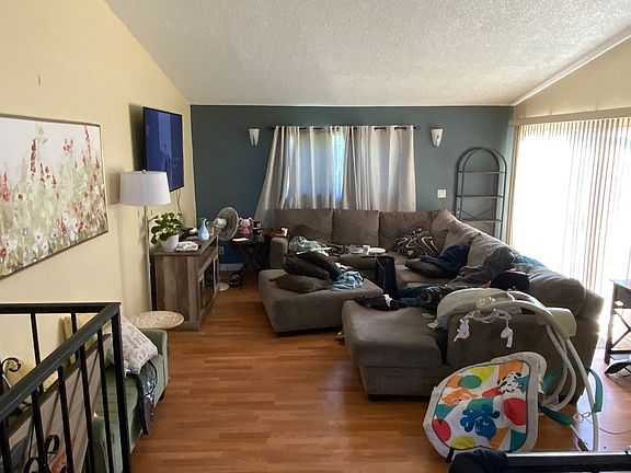 3rd image of 865 Mission Dr