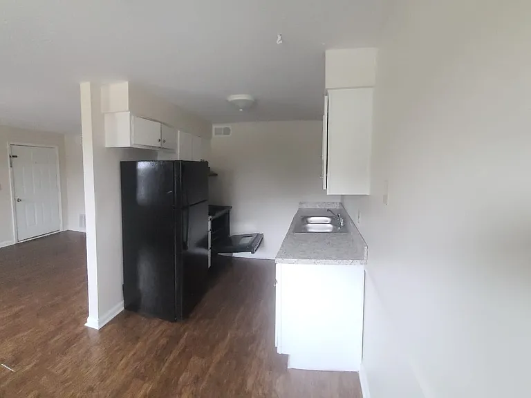 3413 Shanks Ln #6 — Photo 6