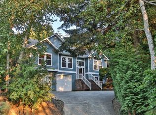 2295 Hamilton St, North Bend, OR 97459