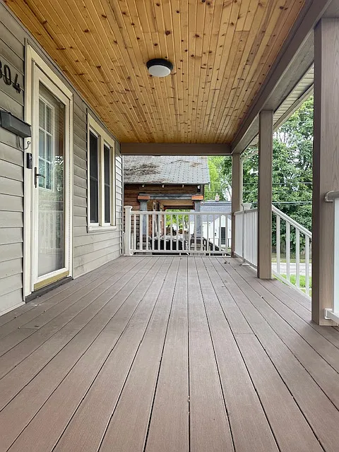 1304 Hartrick Ave — Photo 2