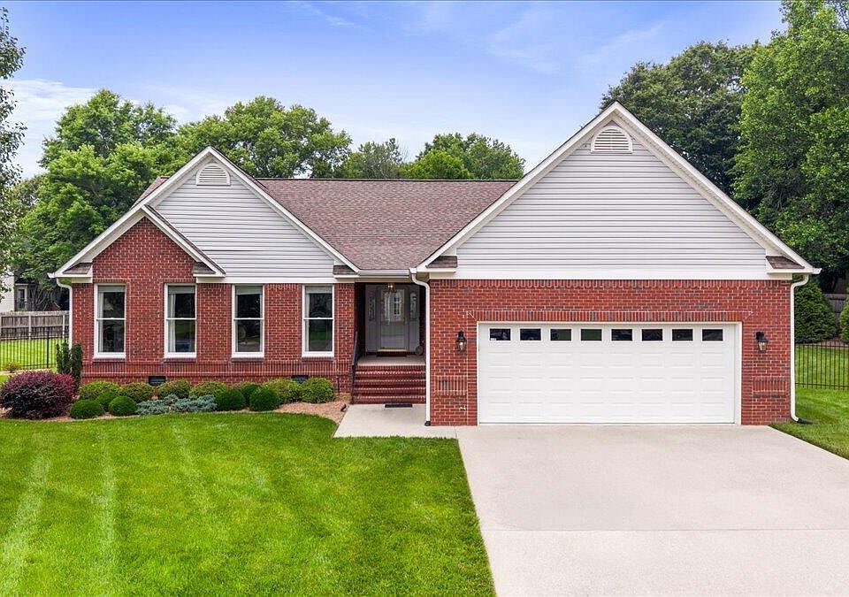 1st image of 121 Park Creek Dr NW