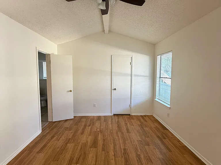 12021 Shady Springs Rd — Photo 14