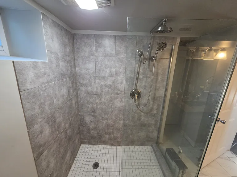 2359 Victoria St N — Photo 13