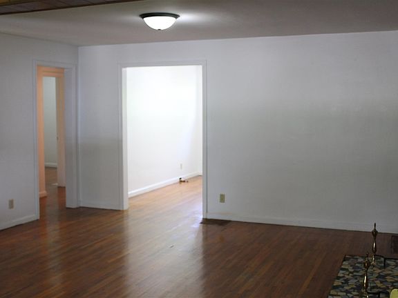 4th image of 2372 Putnam St