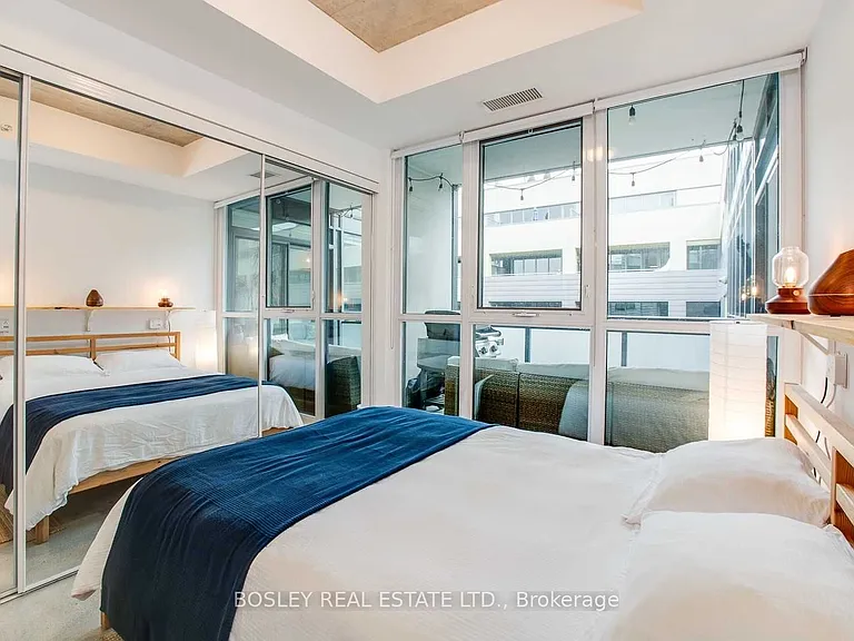 38 Howard Park Ave #528 — Photo 4