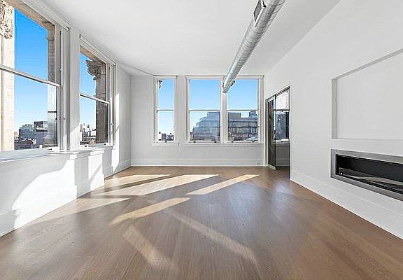 3rd image of 172 Crosby St #Penthouse