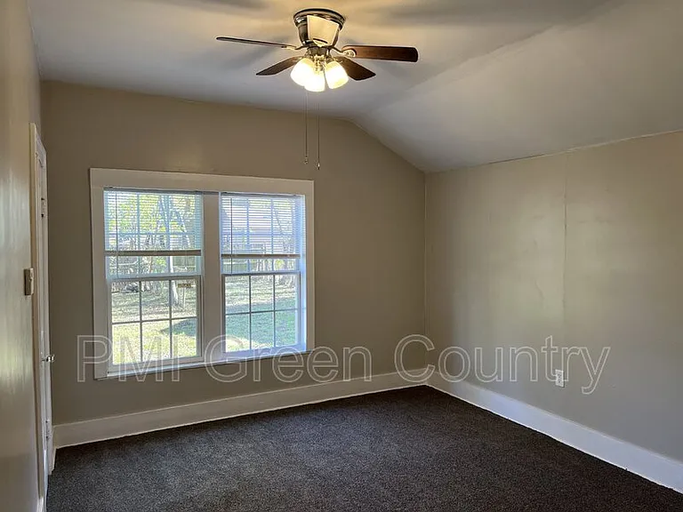 1223 S Quaker Ave — Photo 13