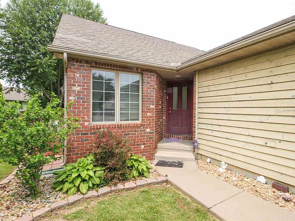 1st image of 109 Oak Park Dr