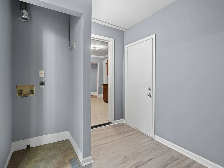 160 4th St NE #9 — Photo 6