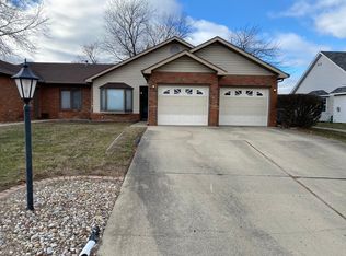 10 Old Orchard Ln, Glen Carbon, IL 62034