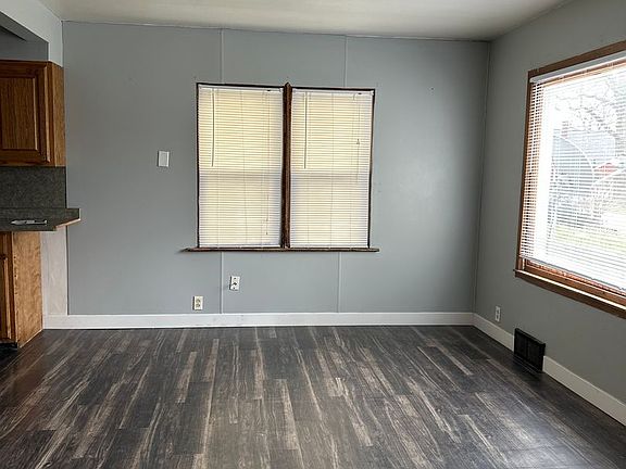 3rd image of 1324 Stratford Ave