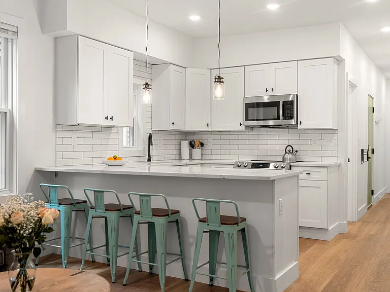 621 E 8th St #12 — Photo 12