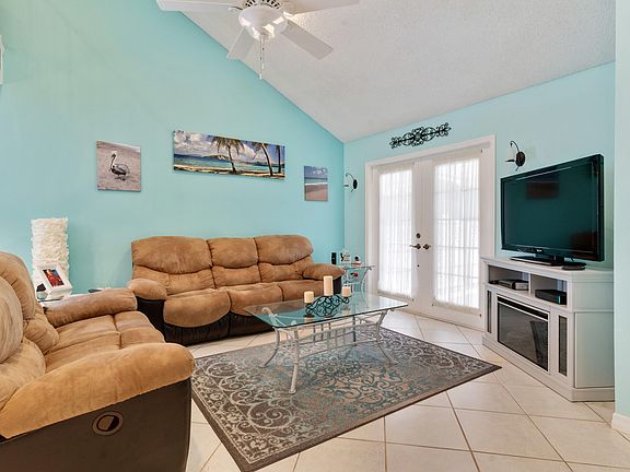 Home For Sale In Tropical East