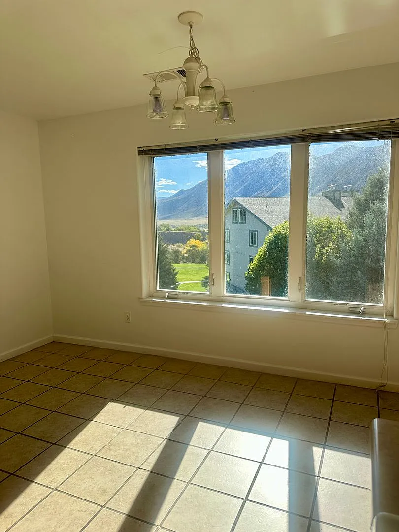 3 Bedroom 2 Bath Condo in New Castle — Photo 4