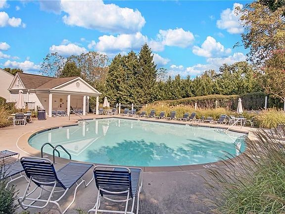 2nd image of 2532 Alvecot Cir