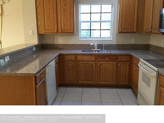 4th image of 946 NW 126th Ave