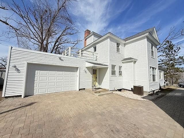 1st image of 609 Lake Blvd NE