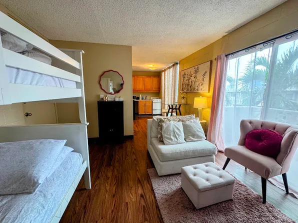 2649 Varsity Pl APT 304, Honolulu, HI 96826