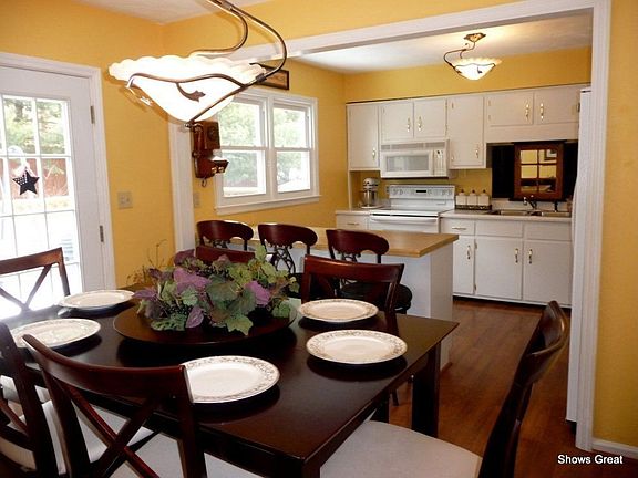 5th image of 22 Newport Cir