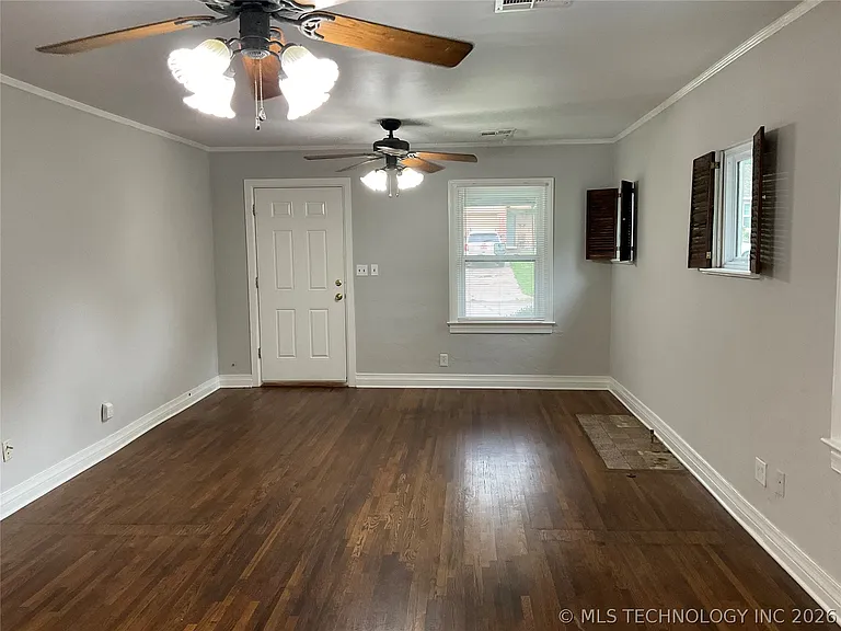 137 N Delaware Pl — Photo 3