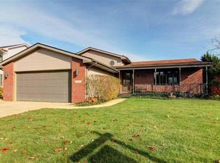 8785 Hamlin Pl, Crown Point, IN 46307