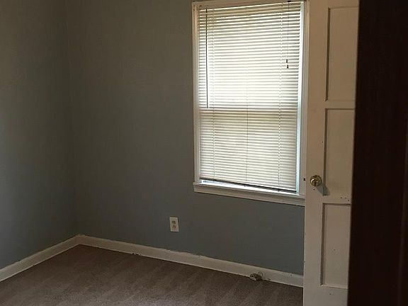 4th image of 2715 Haskell Ave