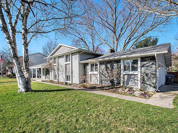 2nd image of 701 Revere Dr