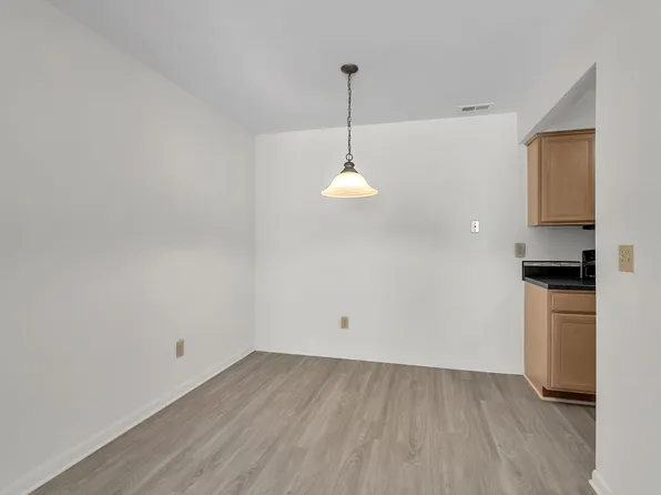 7769 Manor Cir APT 103, Westland, MI 48185