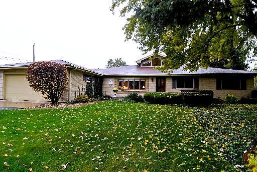 1st image of 420 W Olive Ave
