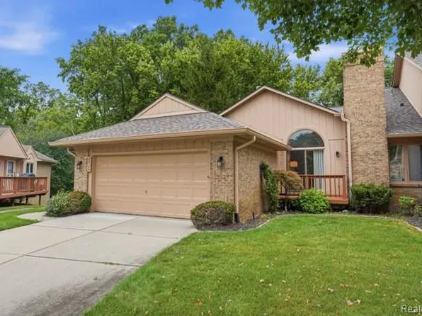 22100 River Ridge Trl #29, Farmington, MI 48335