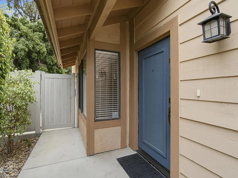 9026 Feather St — Photo 4