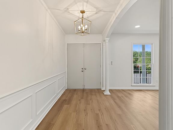 5th image of 633 Melody Ln