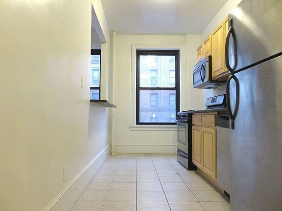 3rd image of 901 Washington Ave APT 2P