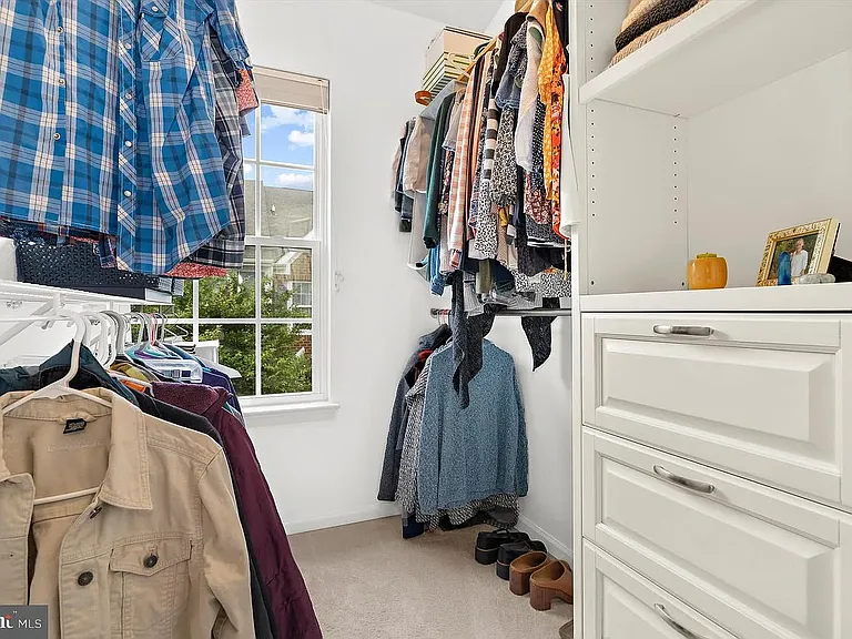 300 Dixon St #402 — Photo 11