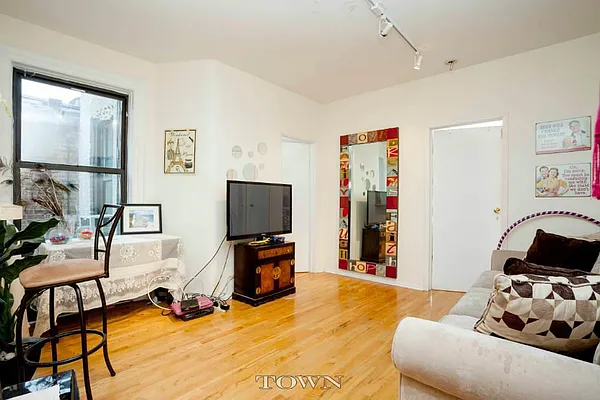 Rented by Town Residential | media 5