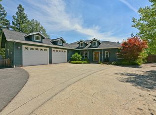 220 Seclusion Loop, Grants Pass, OR 97526