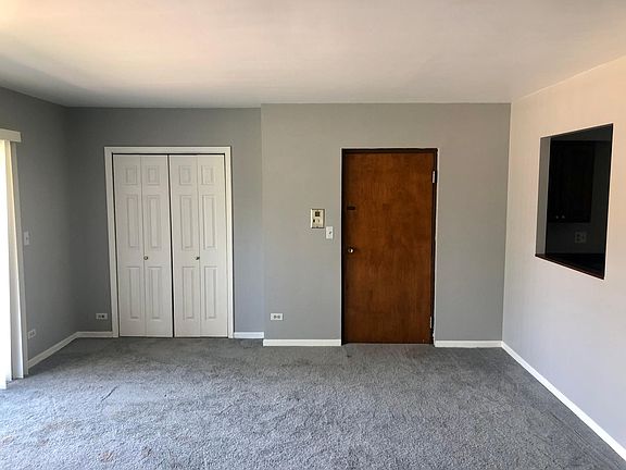 5th image of 130 Burlington Ave APT 6